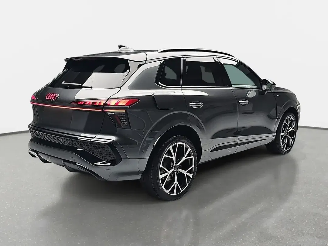 Audi Q3 - Thumbnail 3
