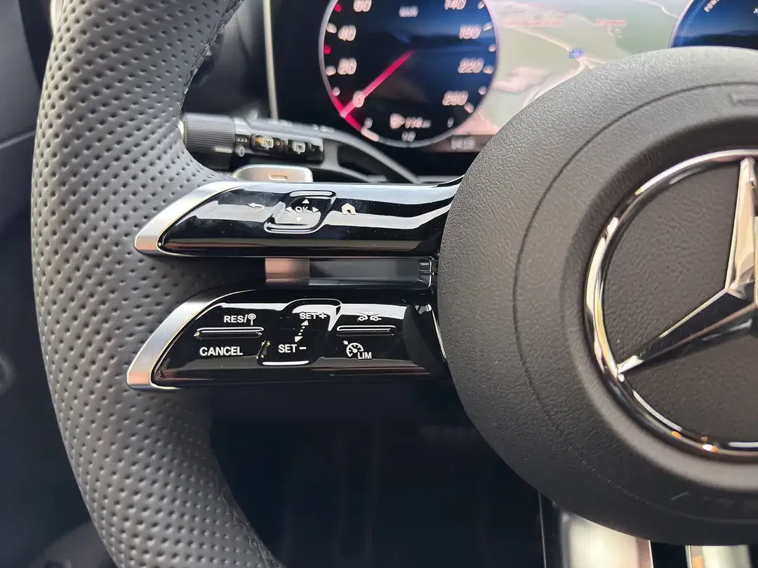 Mercedes-Benz GLC 300 - Thumbnail 14