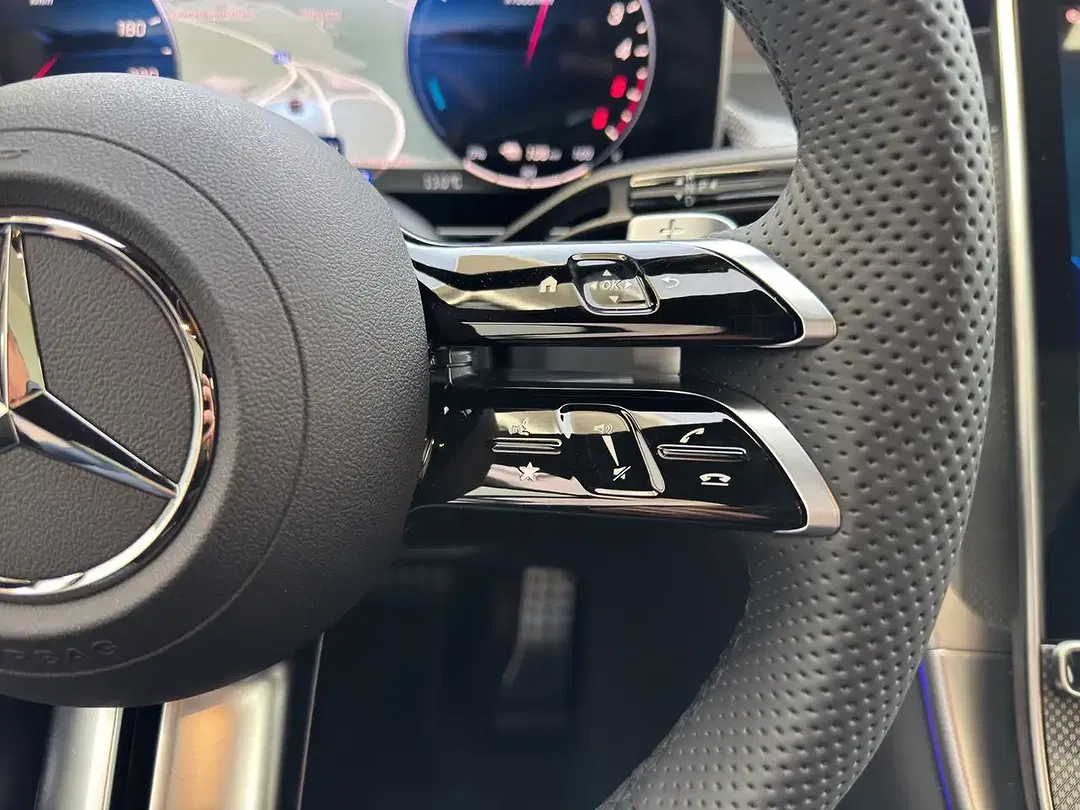 Mercedes-Benz GLC 300 - Thumbnail 15