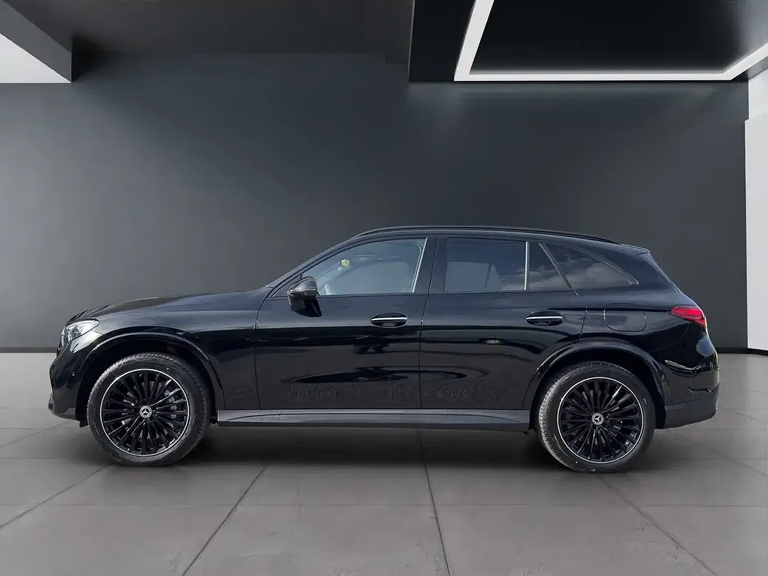 Mercedes-Benz GLC 300 - Thumbnail 4