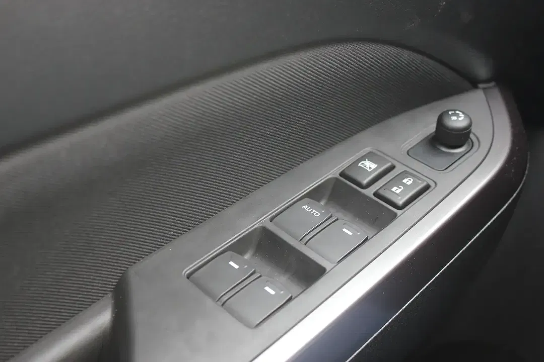 Suzuki Vitara - Thumbnail 12