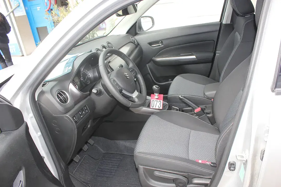 Suzuki Vitara - Thumbnail 7