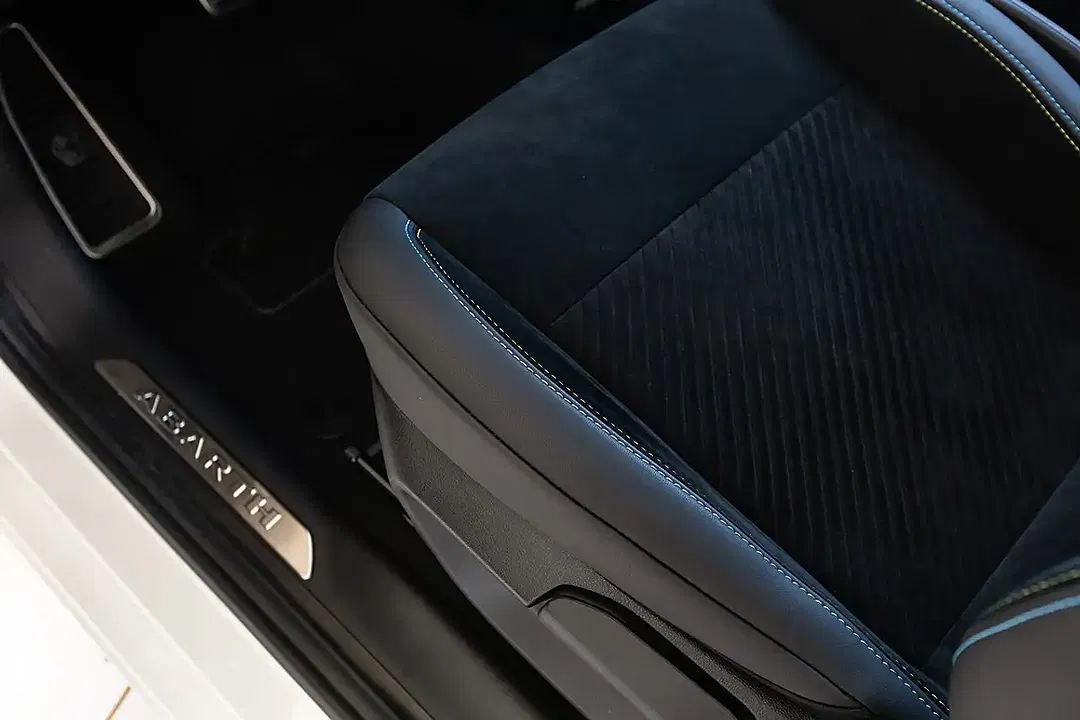 Abarth 500e - Thumbnail 12