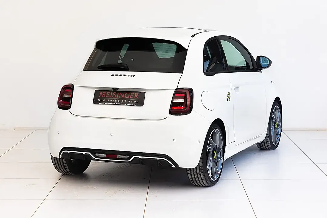 Abarth 500e - Thumbnail 2