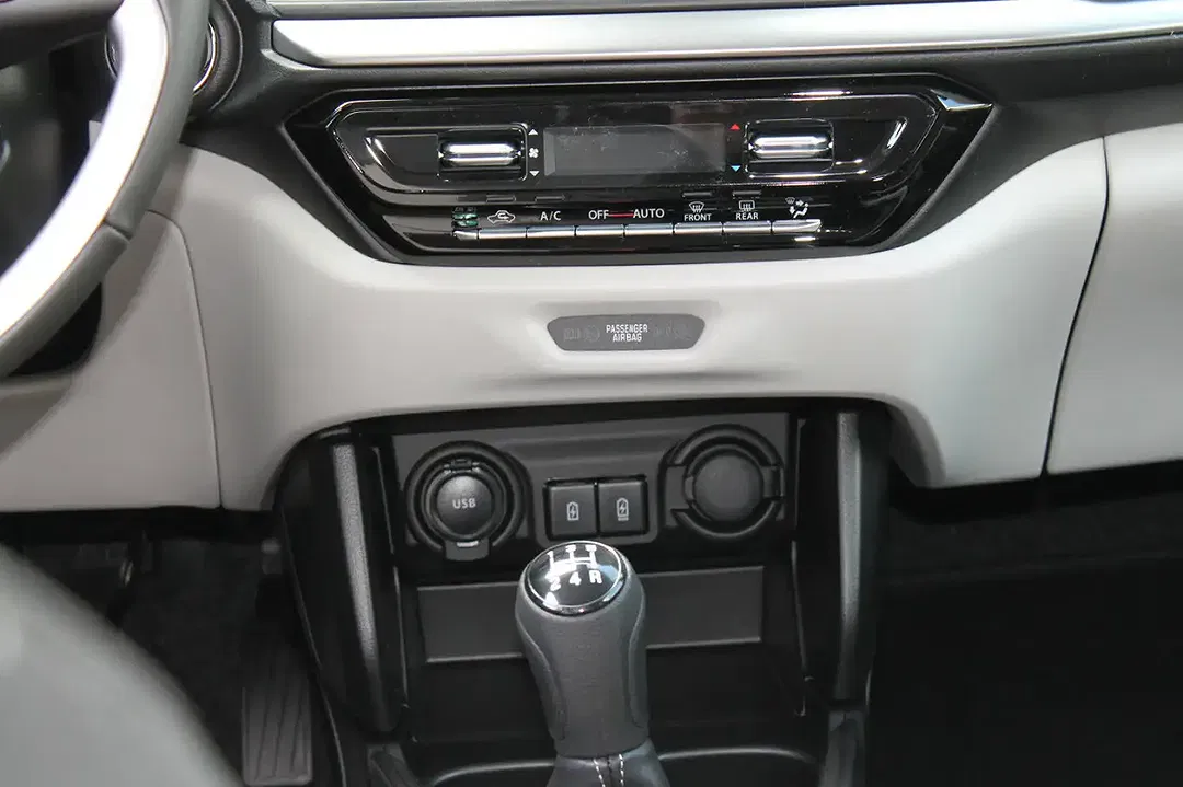 Suzuki Swift - Thumbnail 10