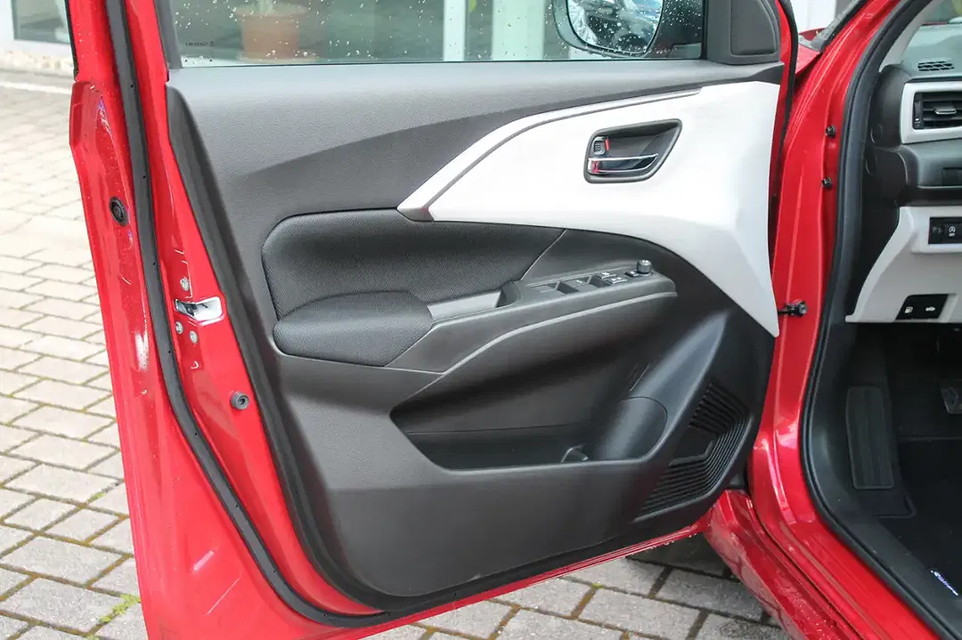 Suzuki Swift - Thumbnail 11
