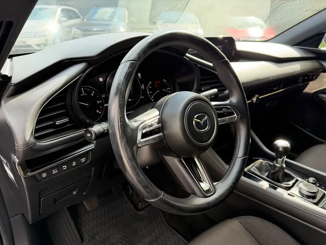 Mazda 3 - Thumbnail 13