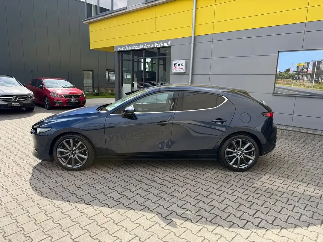 Mazda 3 - Thumbnail 3