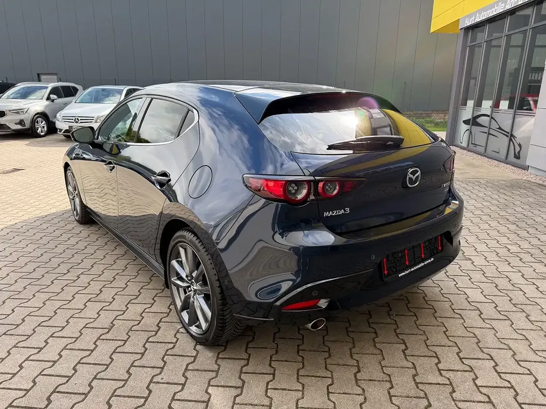 Mazda 3 - Thumbnail 4
