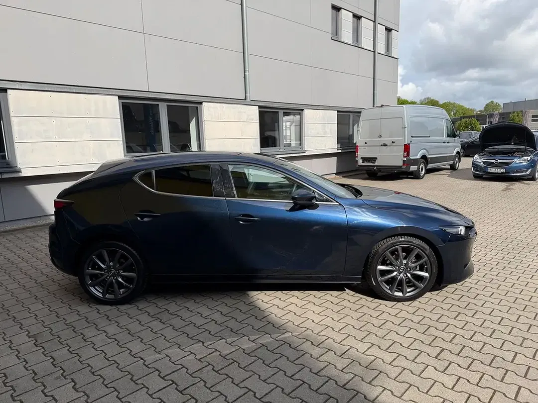 Mazda 3 - Thumbnail 7