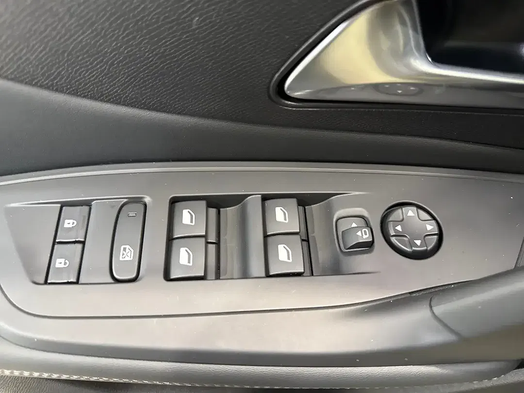 Peugeot 308 - Thumbnail 12