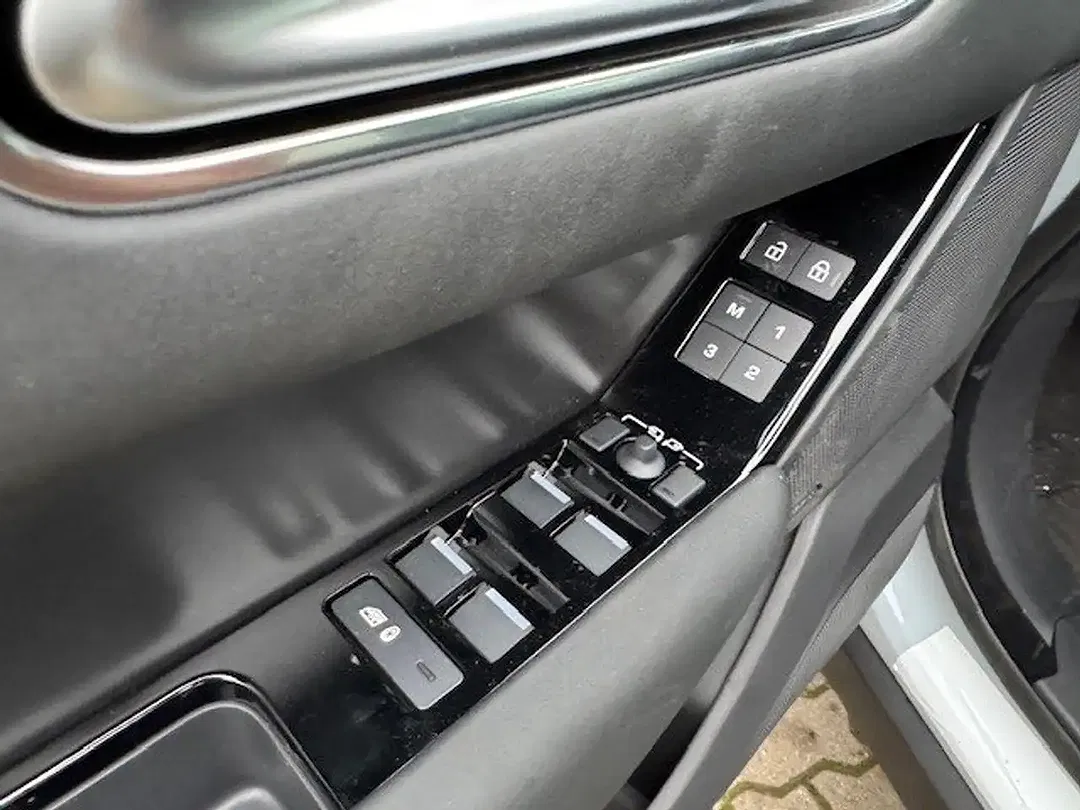 Land Rover Range Rover Velar - Thumbnail 12