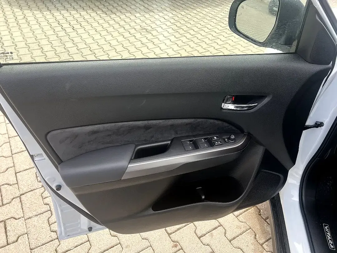 Suzuki Vitara - Thumbnail 10