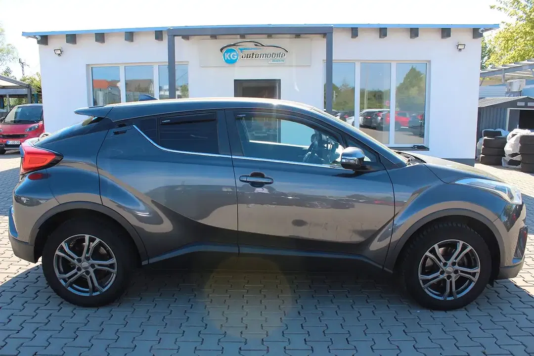 Toyota C-HR - Thumbnail 5