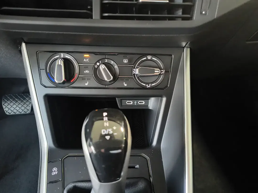 Volkswagen Polo - Thumbnail 12