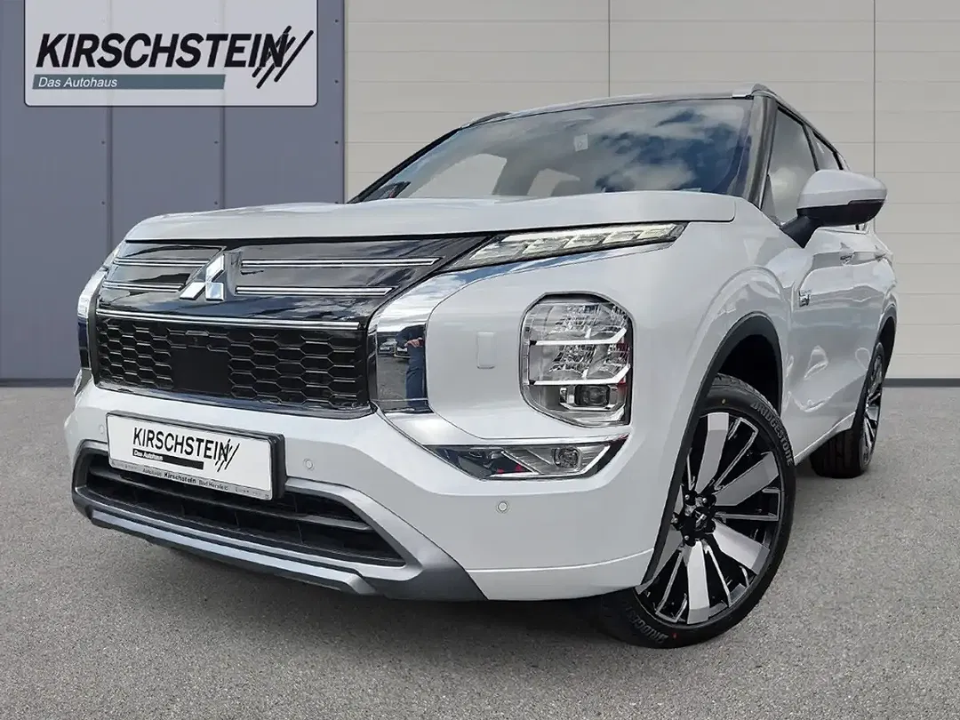Mitsubishi Outlander - Thumbnail 1