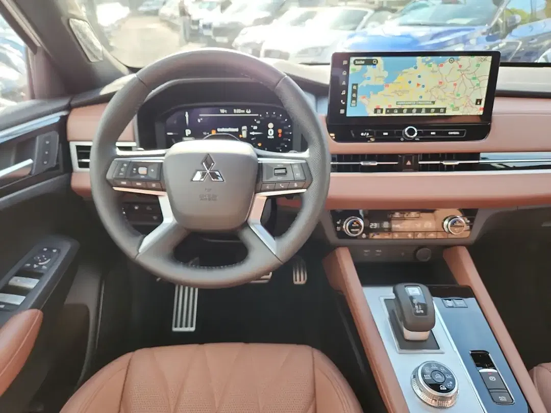 Mitsubishi Outlander - Thumbnail 10