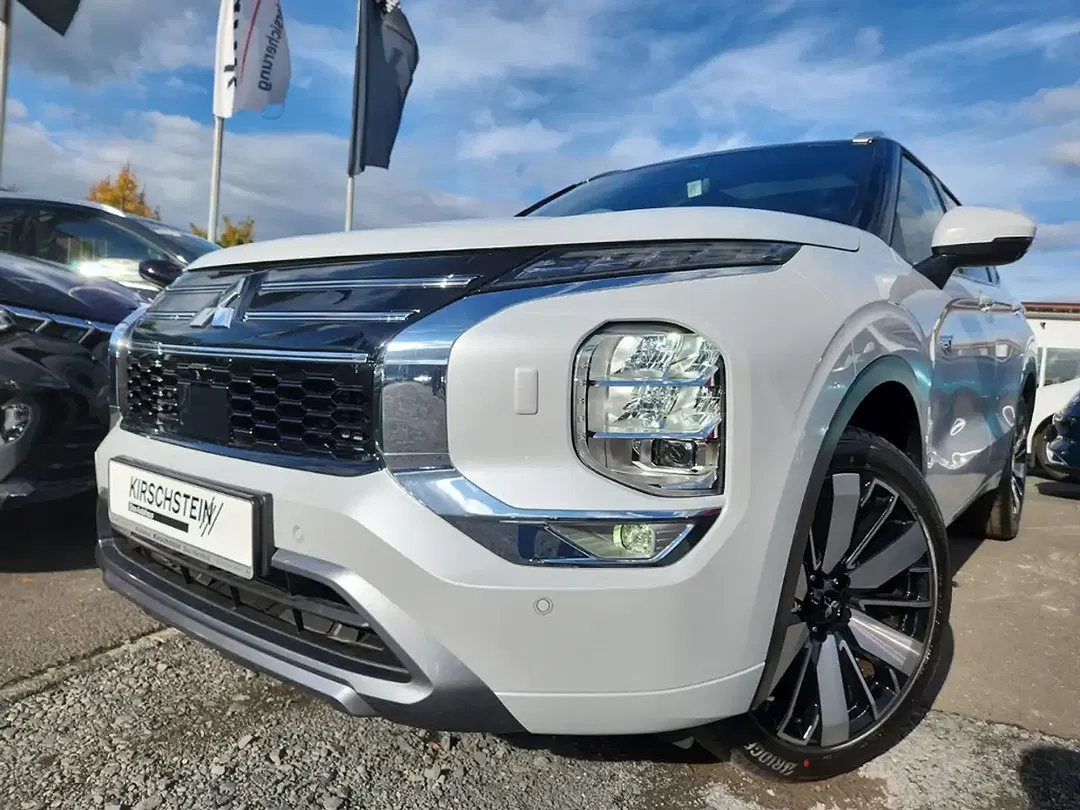 Mitsubishi Outlander - Thumbnail 5