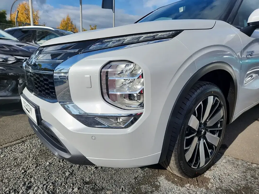 Mitsubishi Outlander - Thumbnail 6
