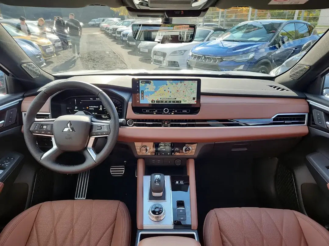 Mitsubishi Outlander - Thumbnail 9