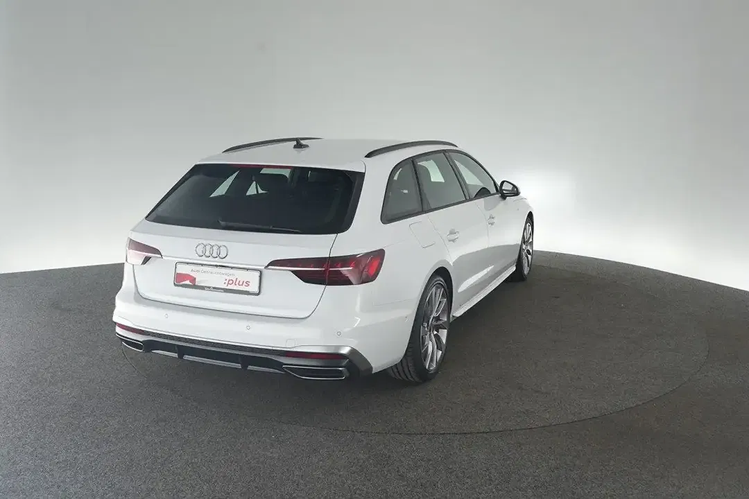 Audi A4 - Thumbnail 2