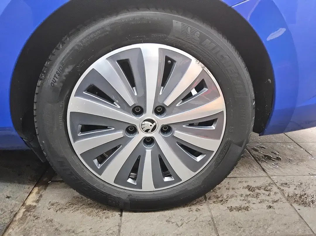 Skoda Superb - Thumbnail 10