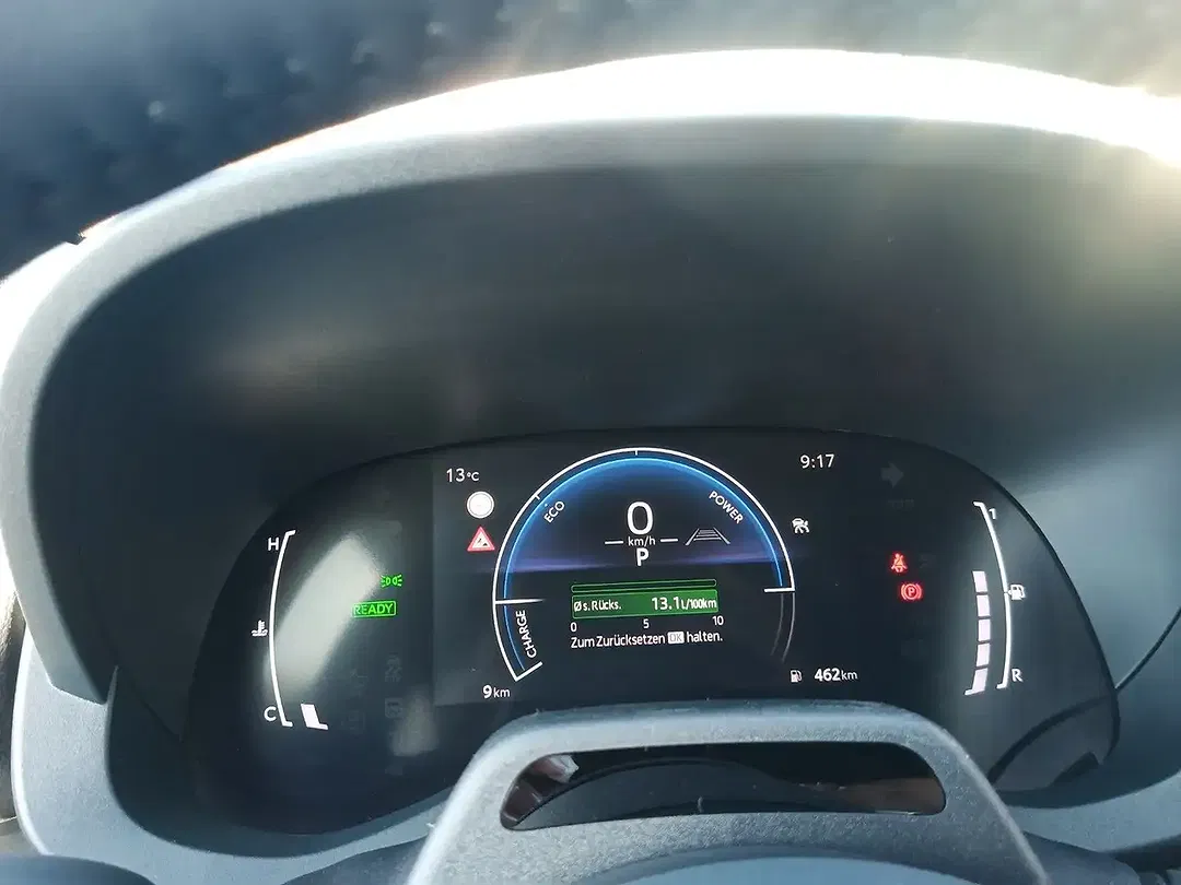 Toyota Yaris - Thumbnail 11