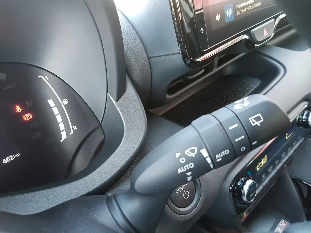 Toyota Yaris - Thumbnail 12