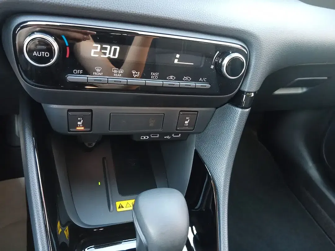 Toyota Yaris - Thumbnail 16