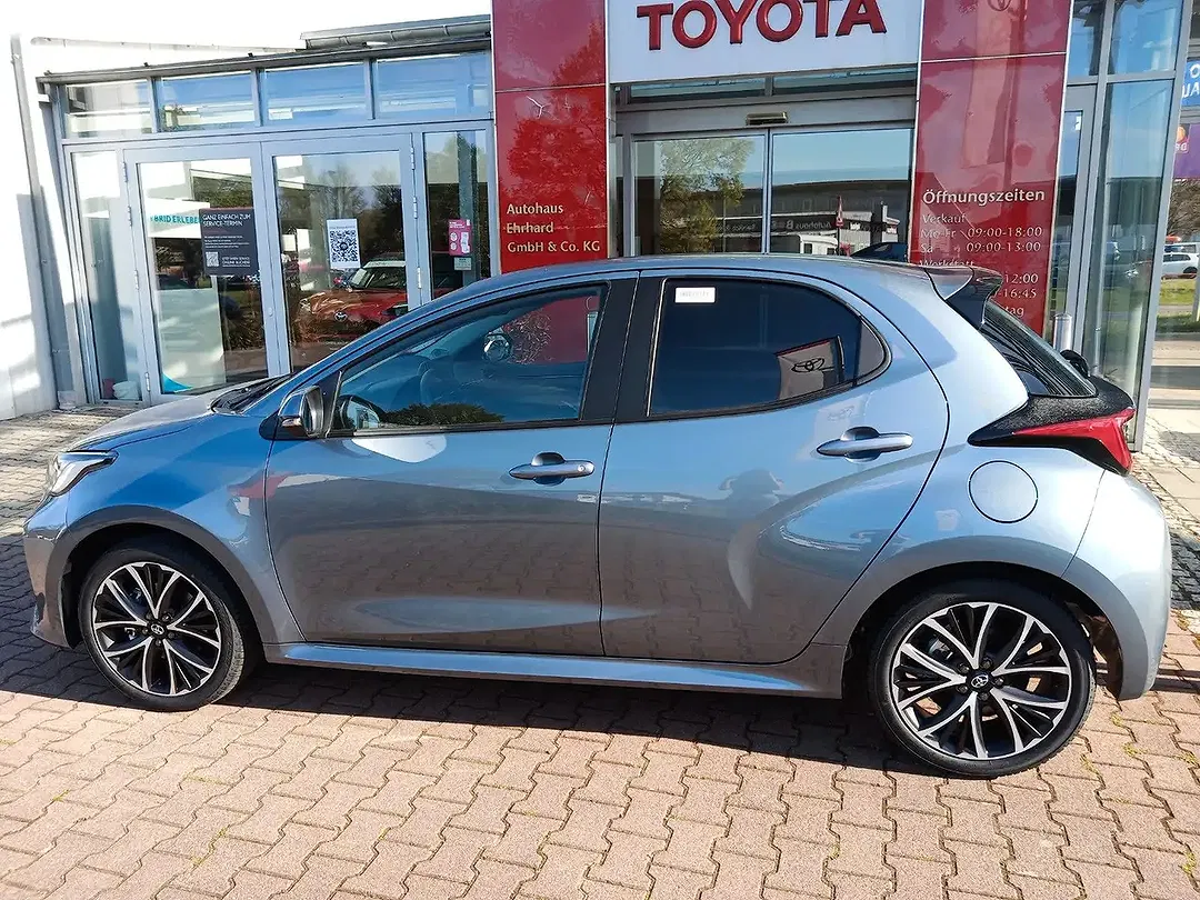 Toyota Yaris - Thumbnail 2