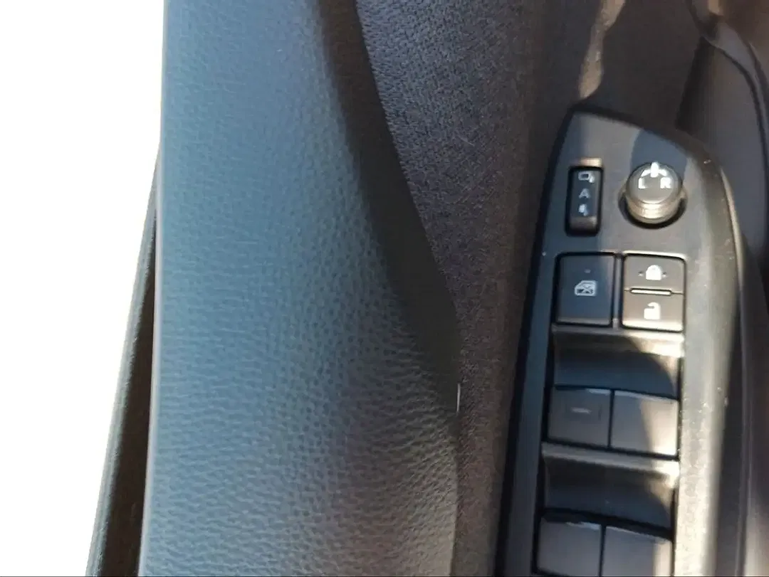 Toyota Yaris - Thumbnail 9