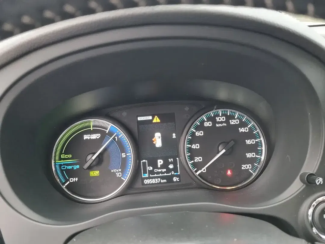 Mitsubishi Outlander - Thumbnail 10