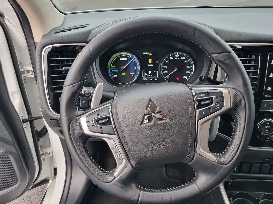 Mitsubishi Outlander - Thumbnail 11
