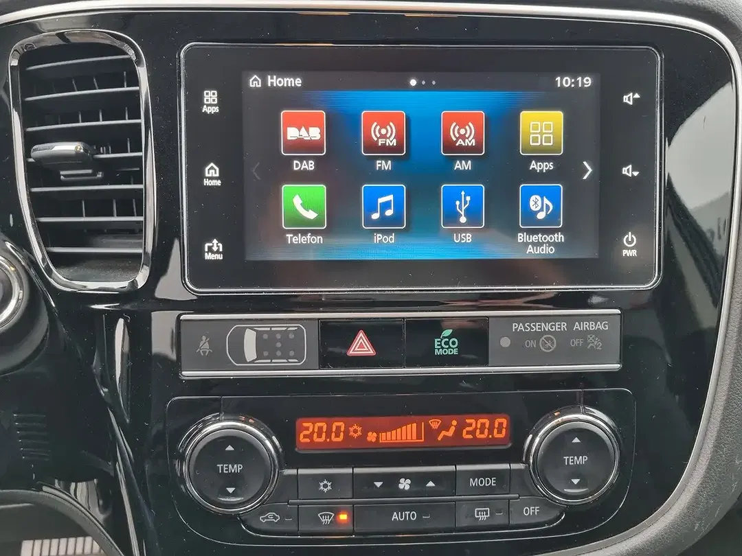 Mitsubishi Outlander - Thumbnail 12