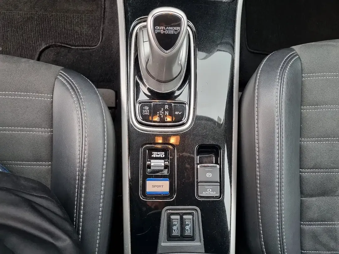Mitsubishi Outlander - Thumbnail 13