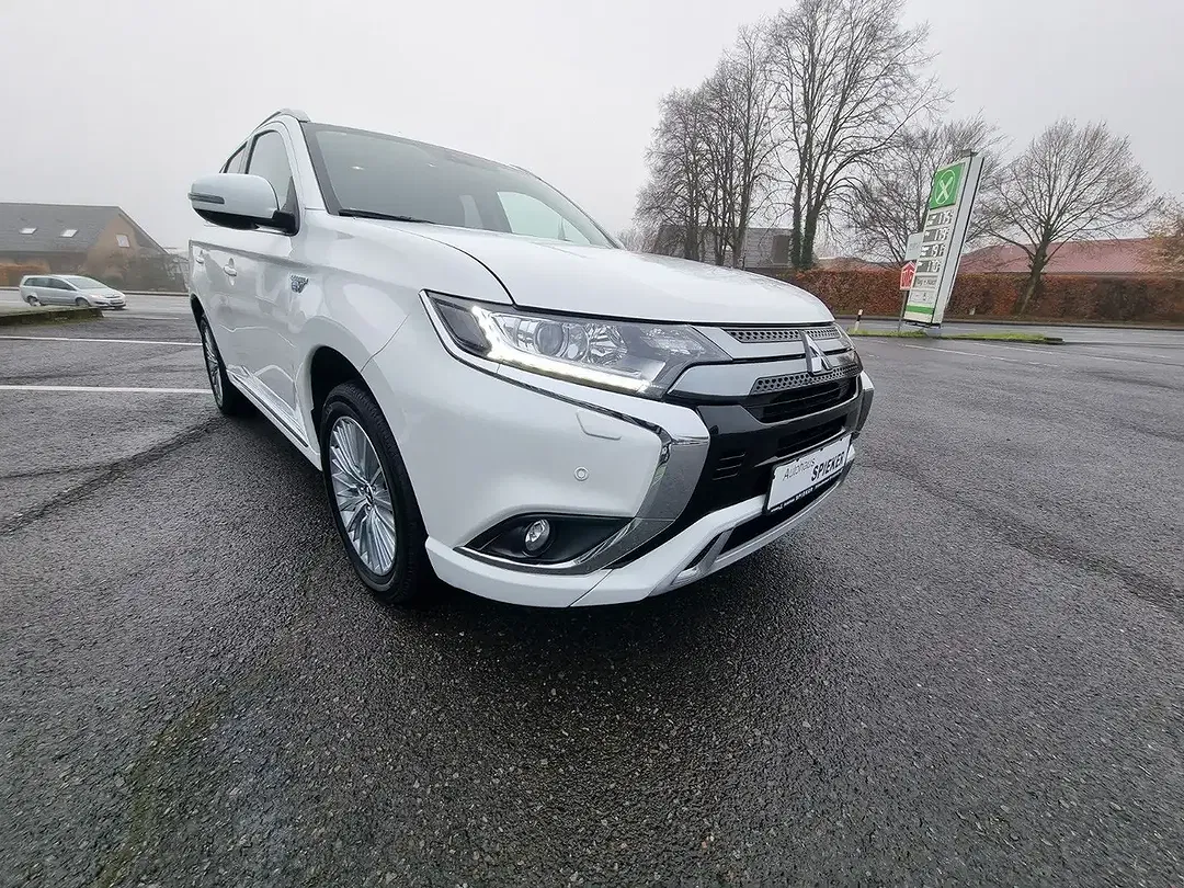 Mitsubishi Outlander - Thumbnail 5