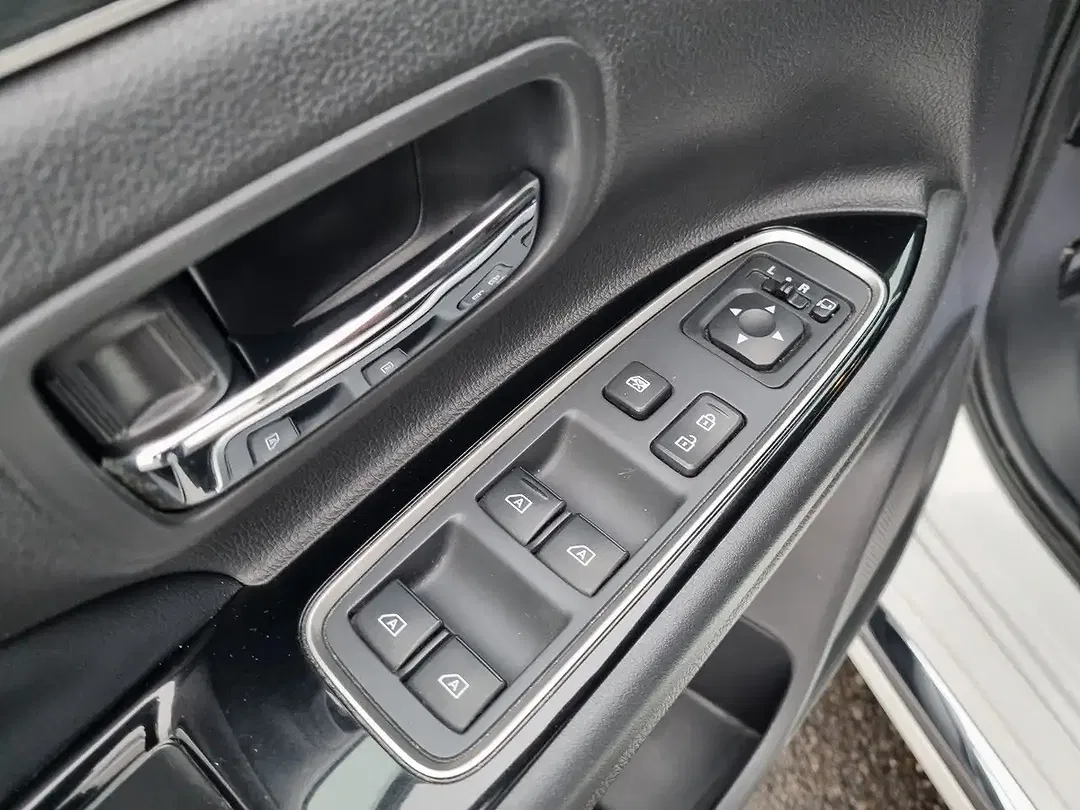 Mitsubishi Outlander - Thumbnail 6