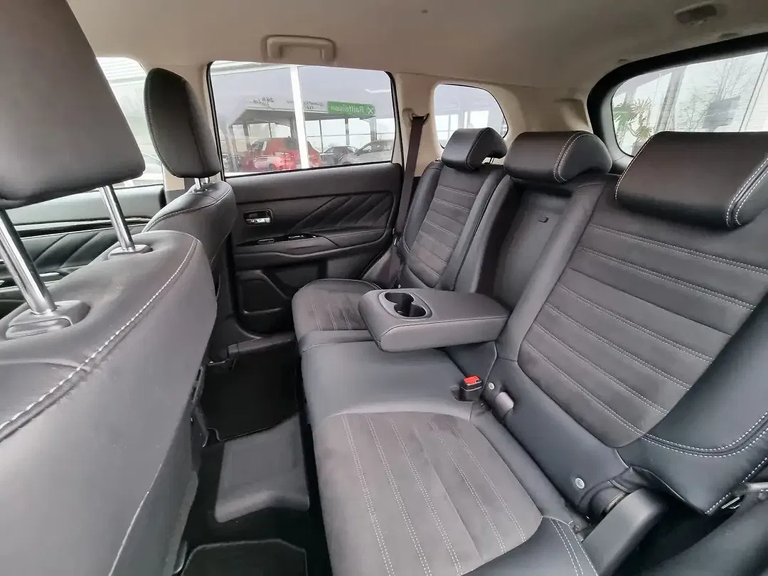 Mitsubishi Outlander - Thumbnail 8