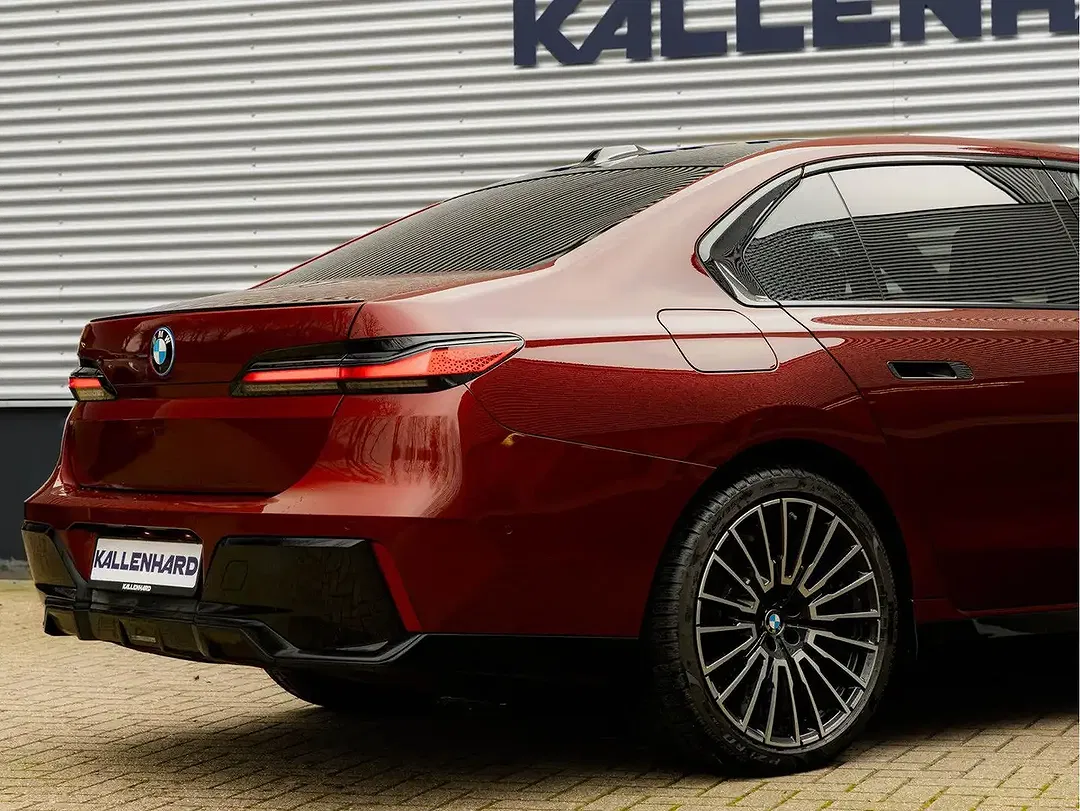 BMW i7 - Thumbnail 12