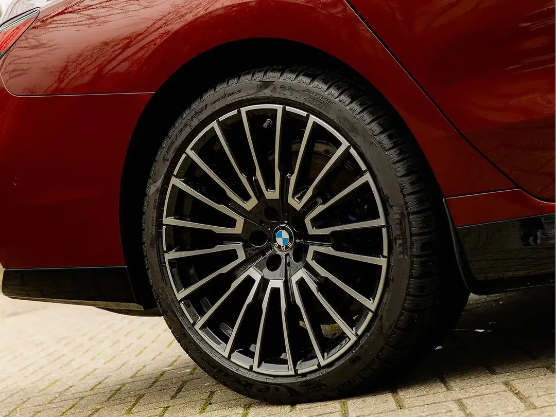 BMW i7 - Thumbnail 13