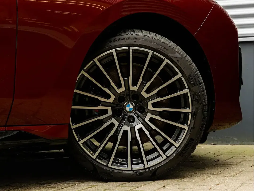 BMW i7 - Thumbnail 14