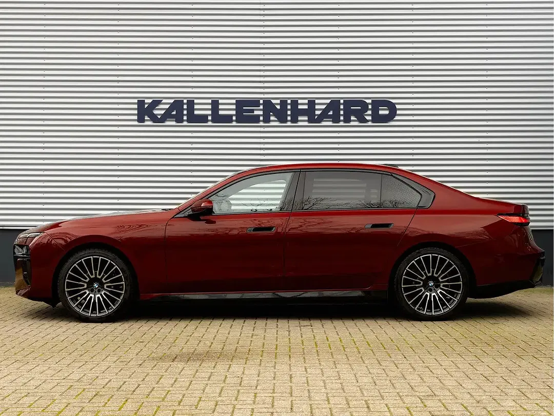 BMW i7 - Thumbnail 7
