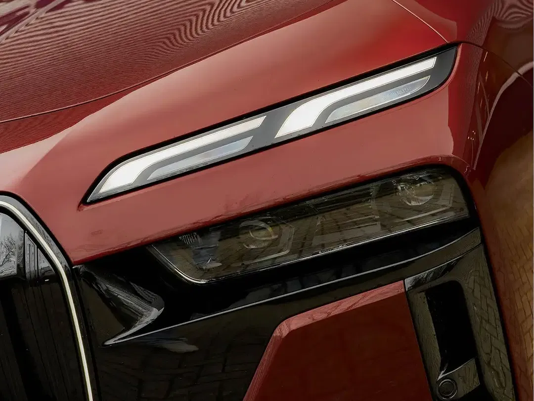 BMW i7 - Thumbnail 8