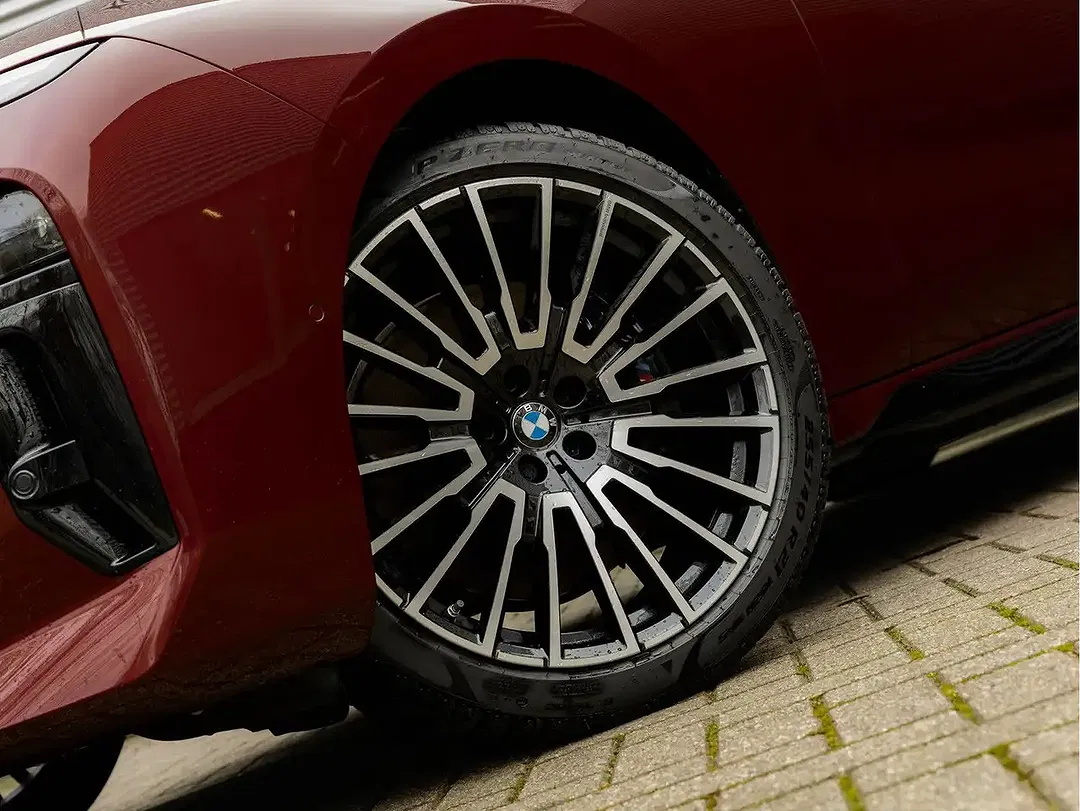 BMW i7 - Thumbnail 9