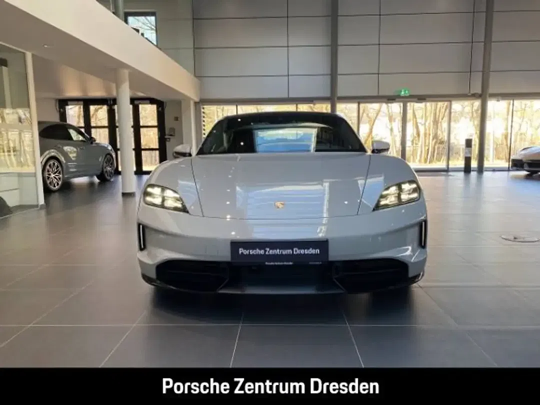 Porsche Taycan - Thumbnail 10
