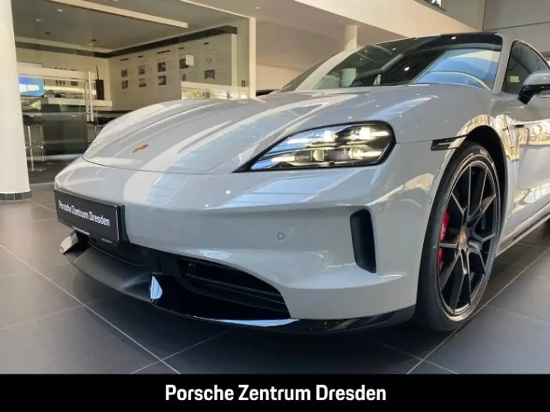 Porsche Taycan - Thumbnail 11