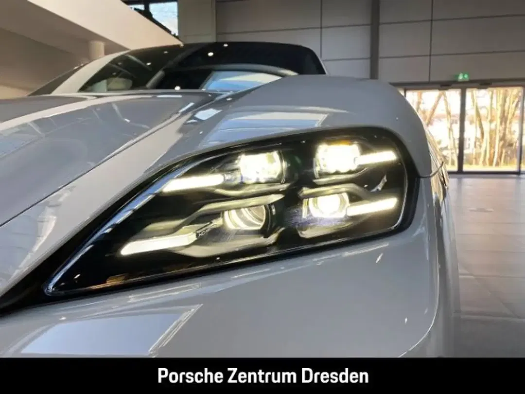 Porsche Taycan - Thumbnail 13