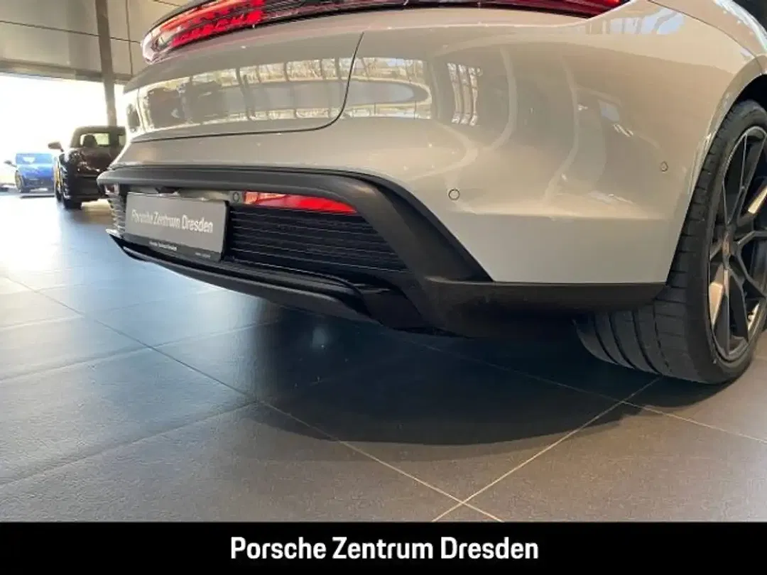 Porsche Taycan - Thumbnail 14