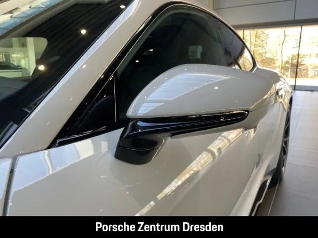 Porsche Taycan - Thumbnail 15