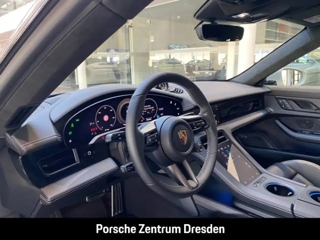 Porsche Taycan - Thumbnail 5